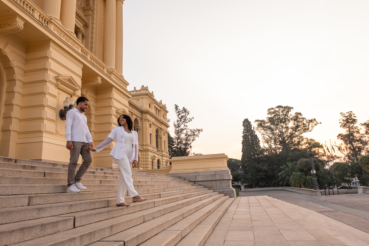 Ensaio Pre Wedding realizado no Museu do Ipiranga da Gleice e do Vinicius