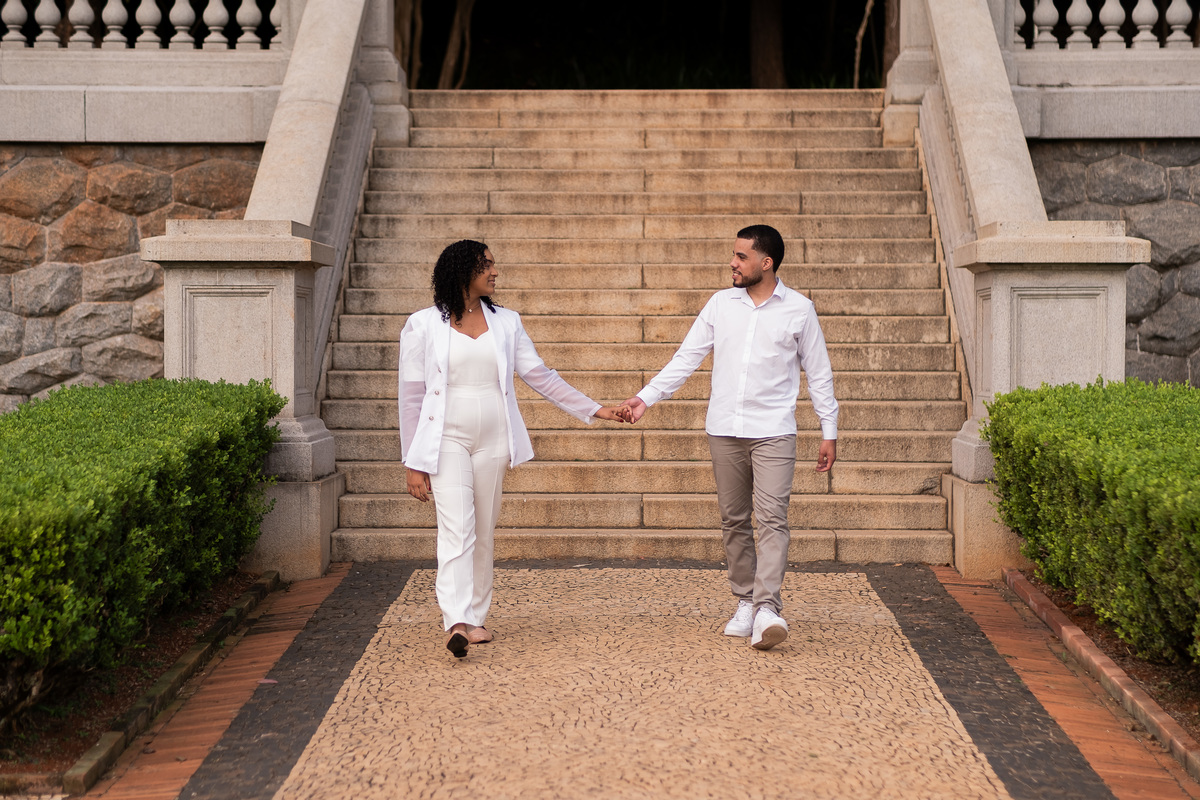 Ensaio Pre Wedding realizado no Museu do Ipiranga da Gleice e do Vinicius