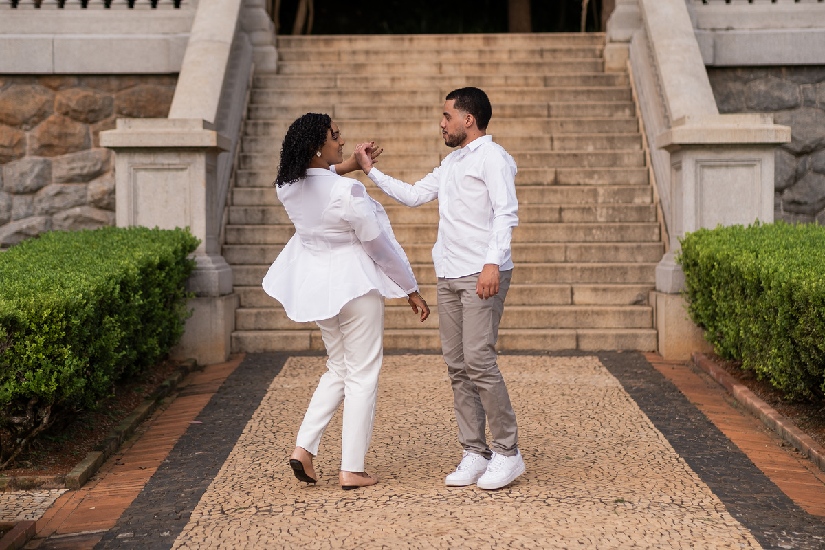 Ensaio Pre Wedding realizado no Museu do Ipiranga da Gleice e do Vinicius