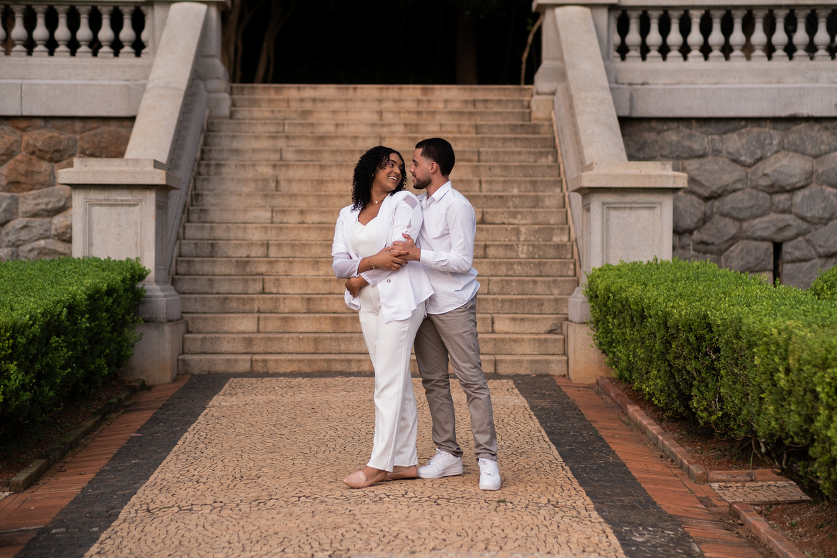 Ensaio Pre Wedding realizado no Museu do Ipiranga da Gleice e do Vinicius