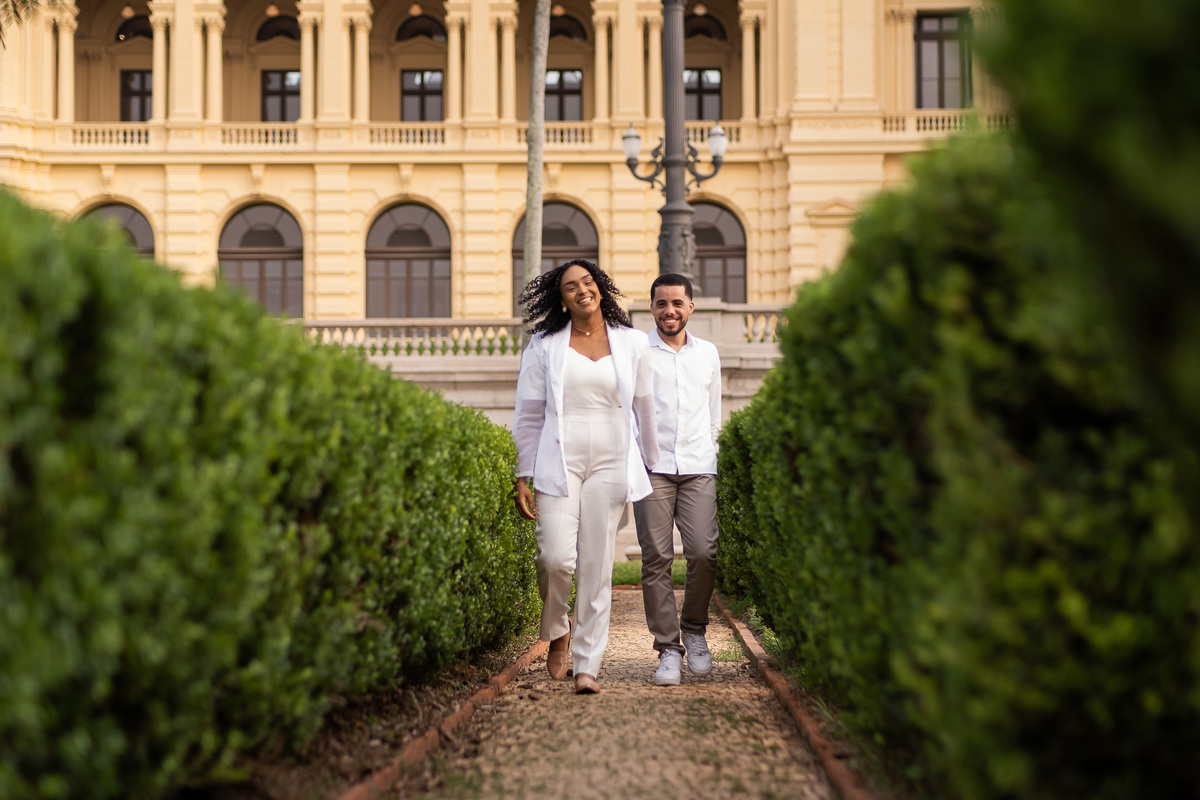 Ensaio Pre Wedding realizado no Museu do Ipiranga da Gleice e do Vinicius