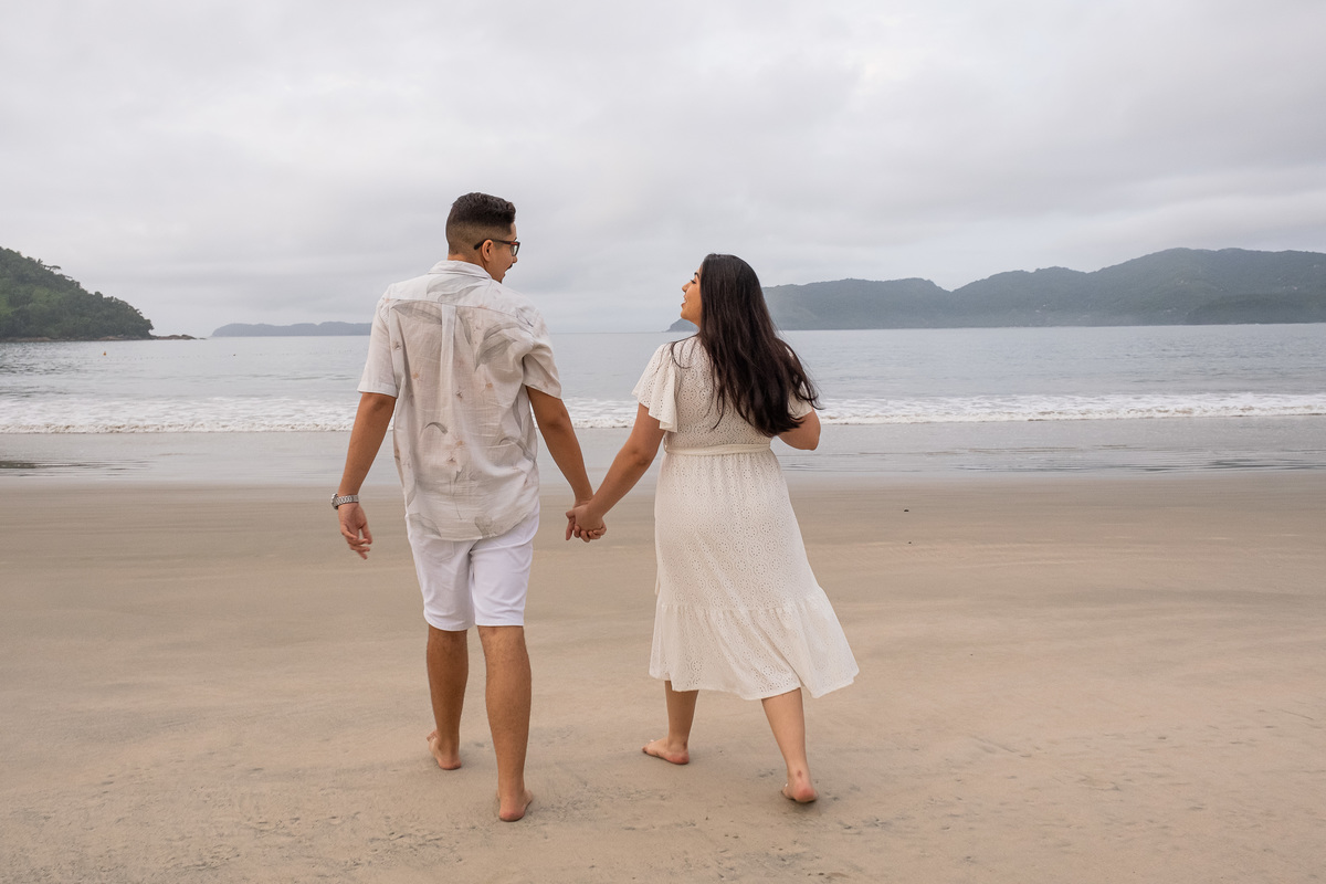 Ensaio Pre Wedding realizado na Praia do Lazaro em Ubatuba da Taynara e do Gabriel 