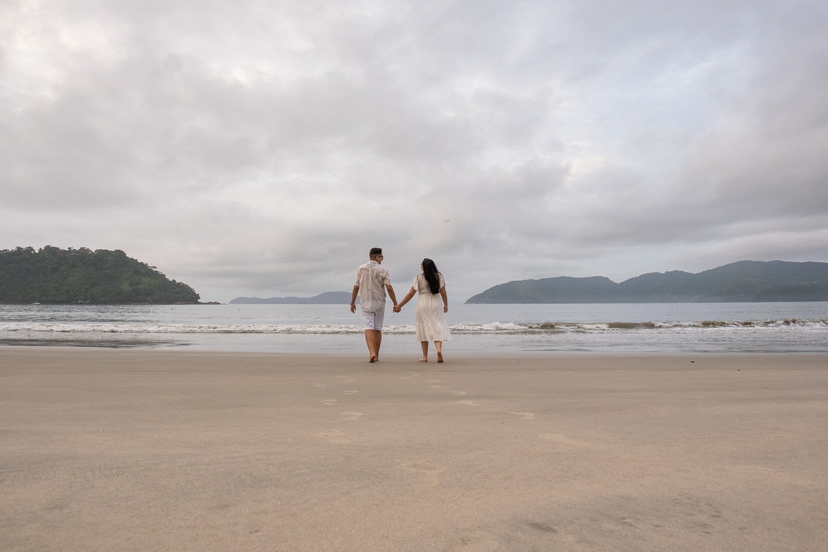 Ensaio Pre Wedding realizado na Praia do Lazaro em Ubatuba da Taynara e do Gabriel 