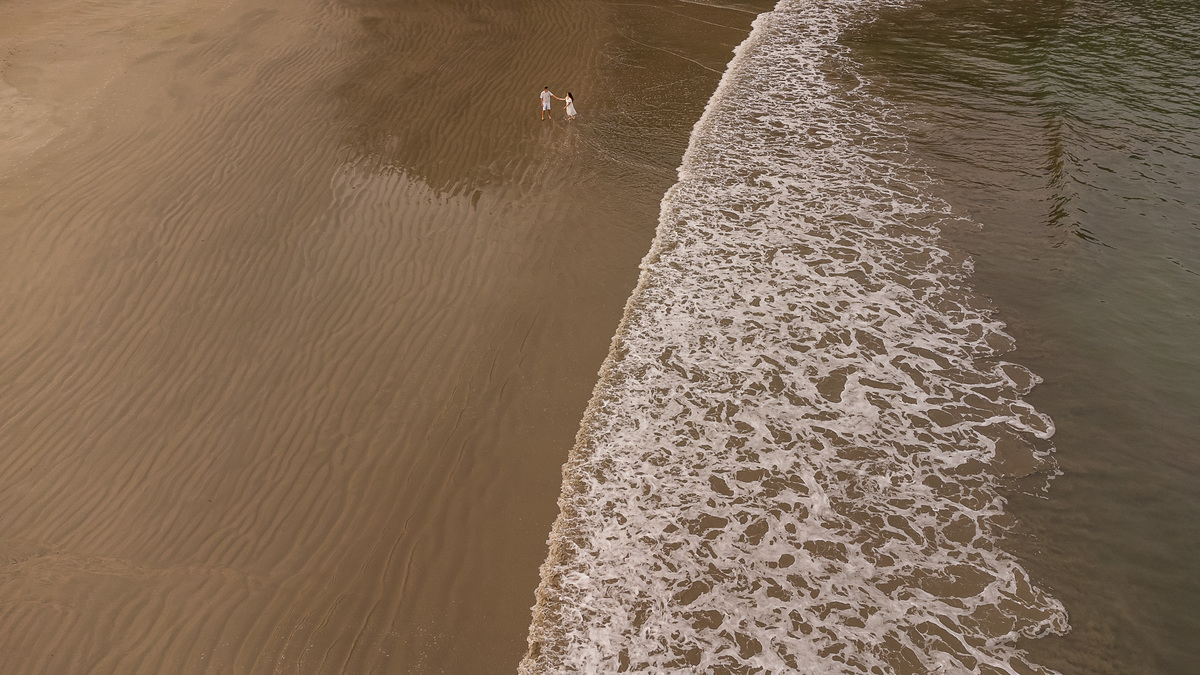 Ensaio Pre Wedding realizado na Praia do Lazaro em Ubatuba da Taynara e do Gabriel 