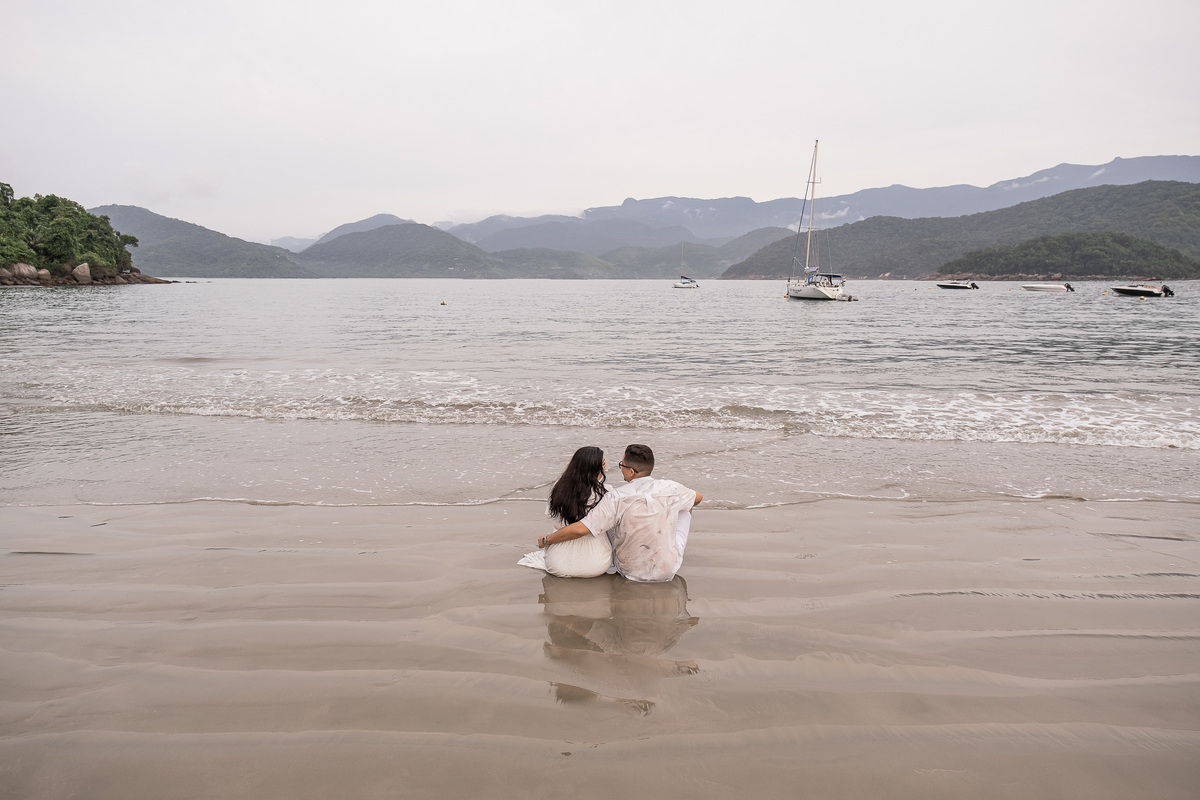 Ensaio Pre Wedding realizado na Praia do Lazaro em Ubatuba da Taynara e do Gabriel 