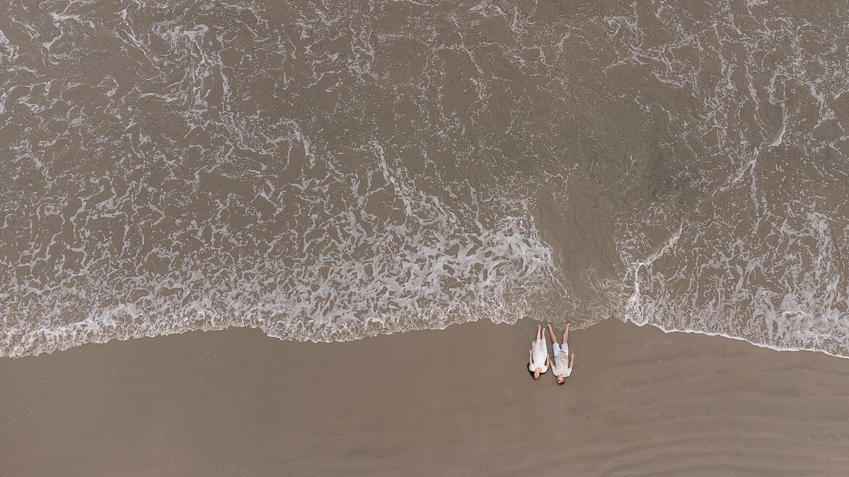 Ensaio Pre Wedding realizado na Praia do Lazaro em Ubatuba da Taynara e do Gabriel 