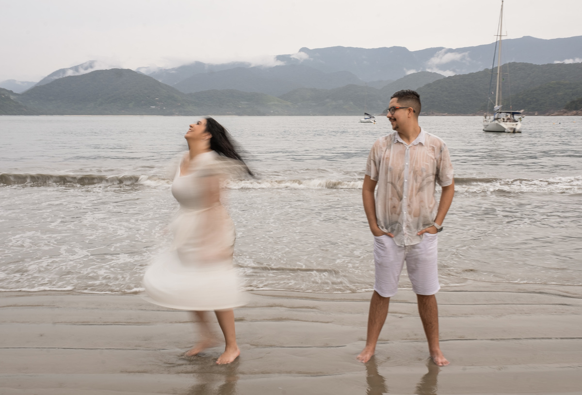 Ensaio Pre Wedding realizado na Praia do Lazaro em Ubatuba da Taynara e do Gabriel 