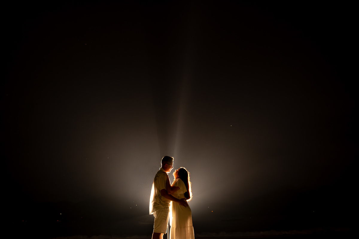 Ensaio Pre Wedding realizado na Praia do Lazaro em Ubatuba da Taynara e do Gabriel 