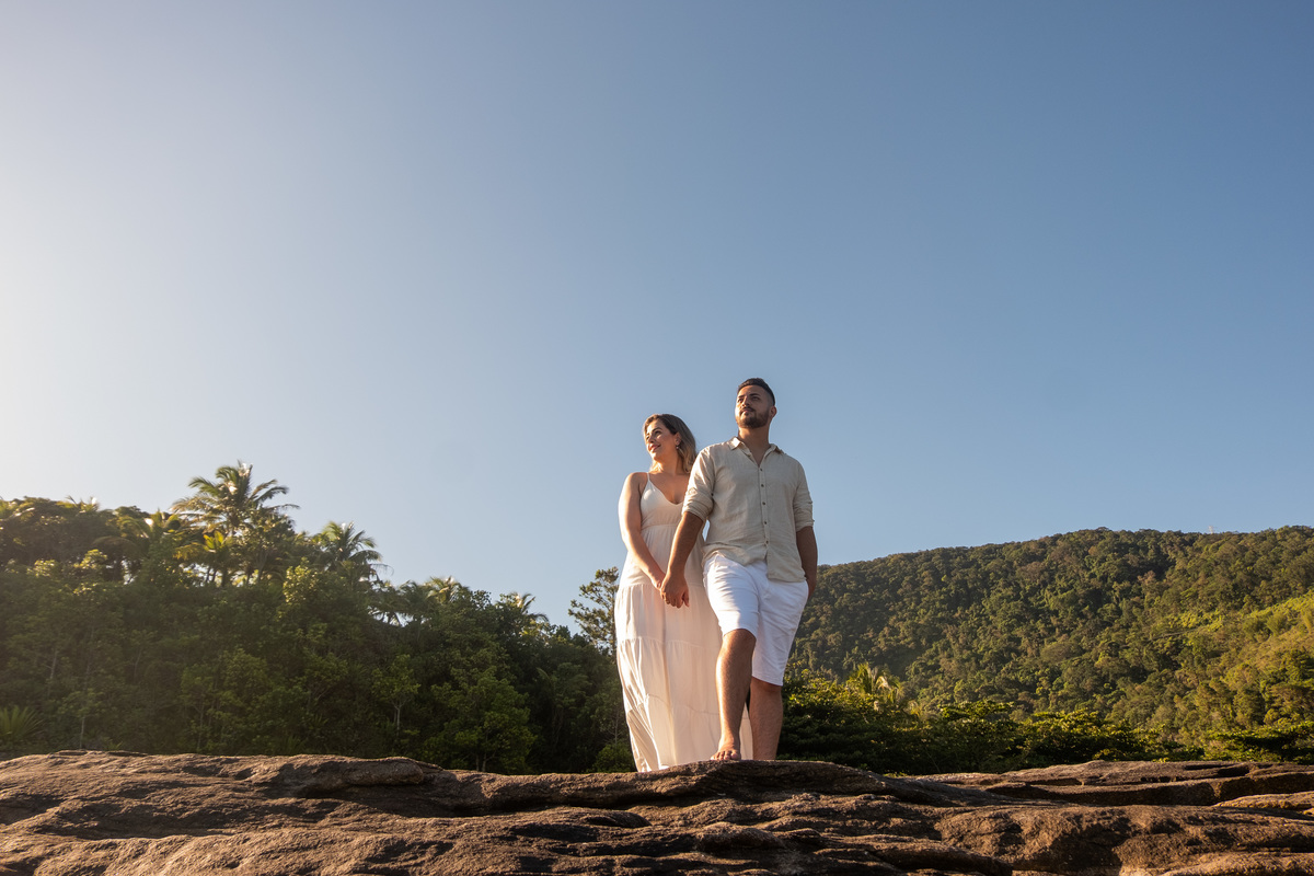 Ensaio Pre Wedding realizado na Praia das Calhetas em São Sebastião da Jeniffer e do Tino