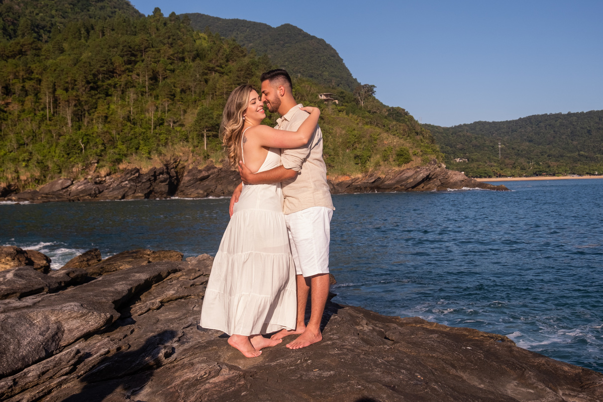 Ensaio Pre Wedding realizado na Praia das Calhetas em São Sebastião da Jeniffer e do Tino