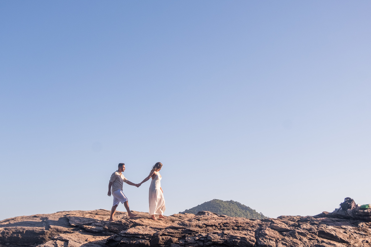 Ensaio Pre Wedding realizado na Praia das Calhetas em São Sebastião da Jeniffer e do Tino