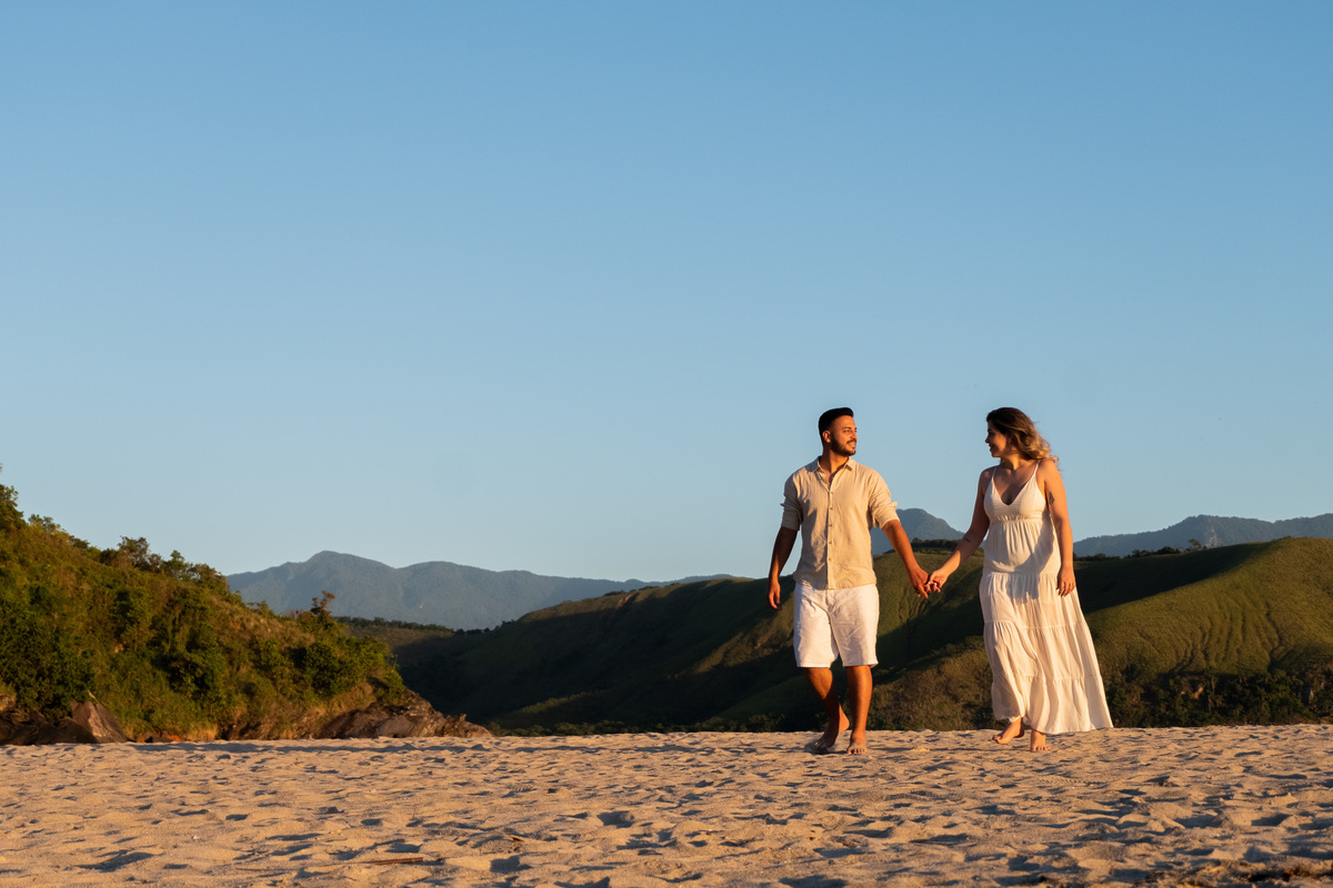 Ensaio Pre Wedding realizado na Praia das Calhetas em São Sebastião da Jeniffer e do Tino