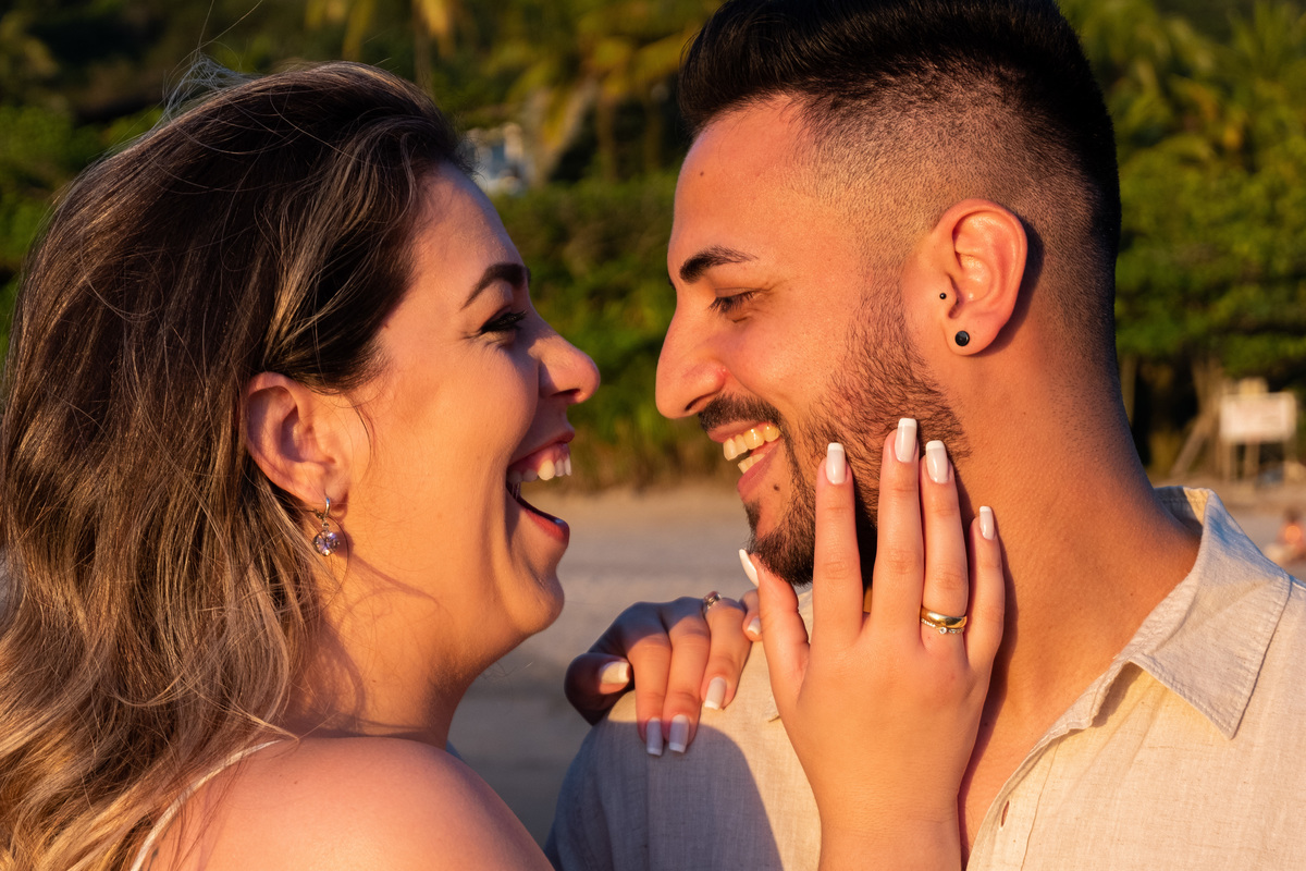 Ensaio Pre Wedding realizado na Praia das Calhetas em São Sebastião da Jeniffer e do Tino