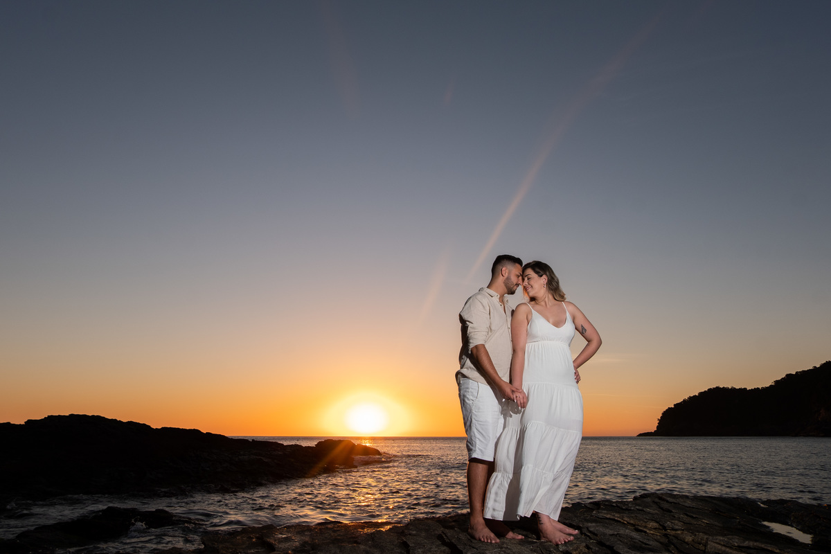 Ensaio Pre Wedding realizado na Praia das Calhetas em São Sebastião da Jeniffer e do Tino