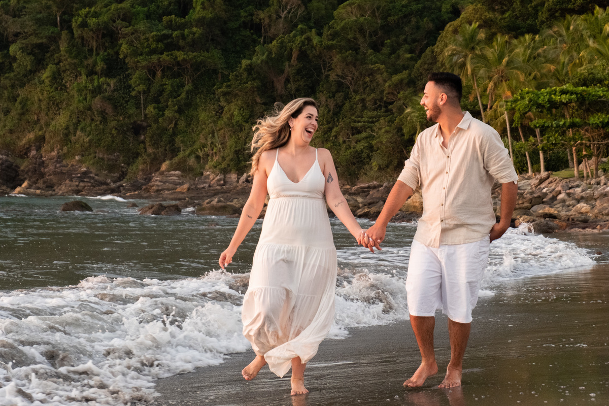 Ensaio Pre Wedding realizado na Praia das Calhetas em São Sebastião da Jeniffer e do Tino