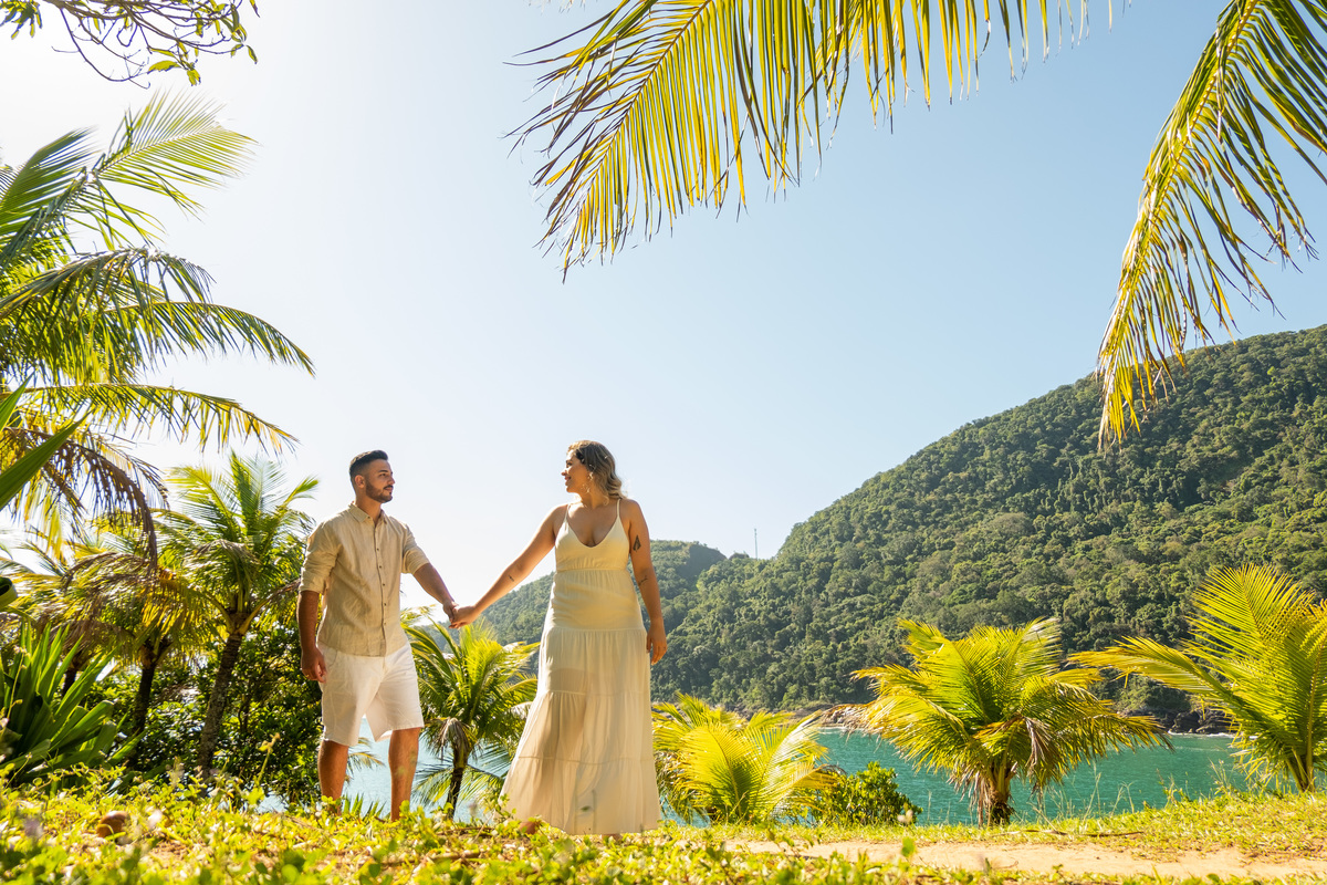 Ensaio Pre Wedding realizado na Praia das Calhetas em São Sebastião da Jeniffer e do Tino