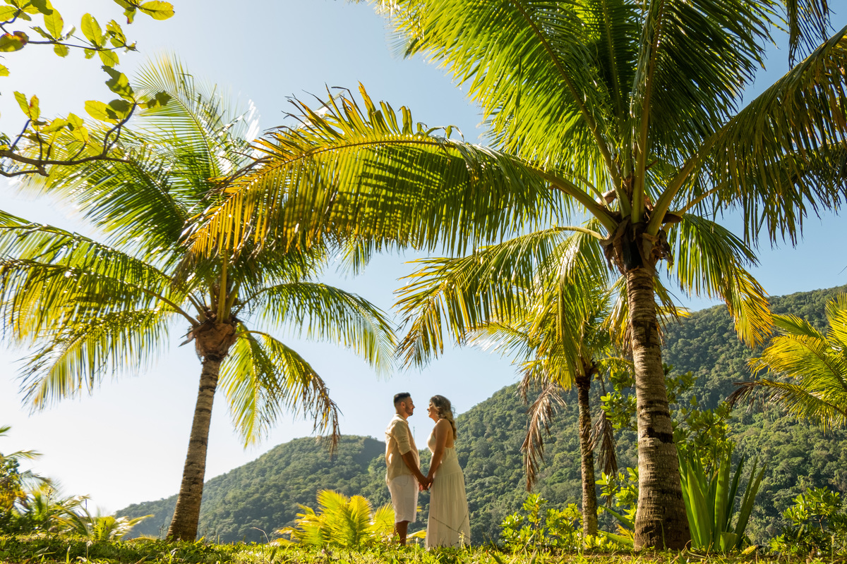 Ensaio Pre Wedding realizado na Praia das Calhetas em São Sebastião da Jeniffer e do Tino