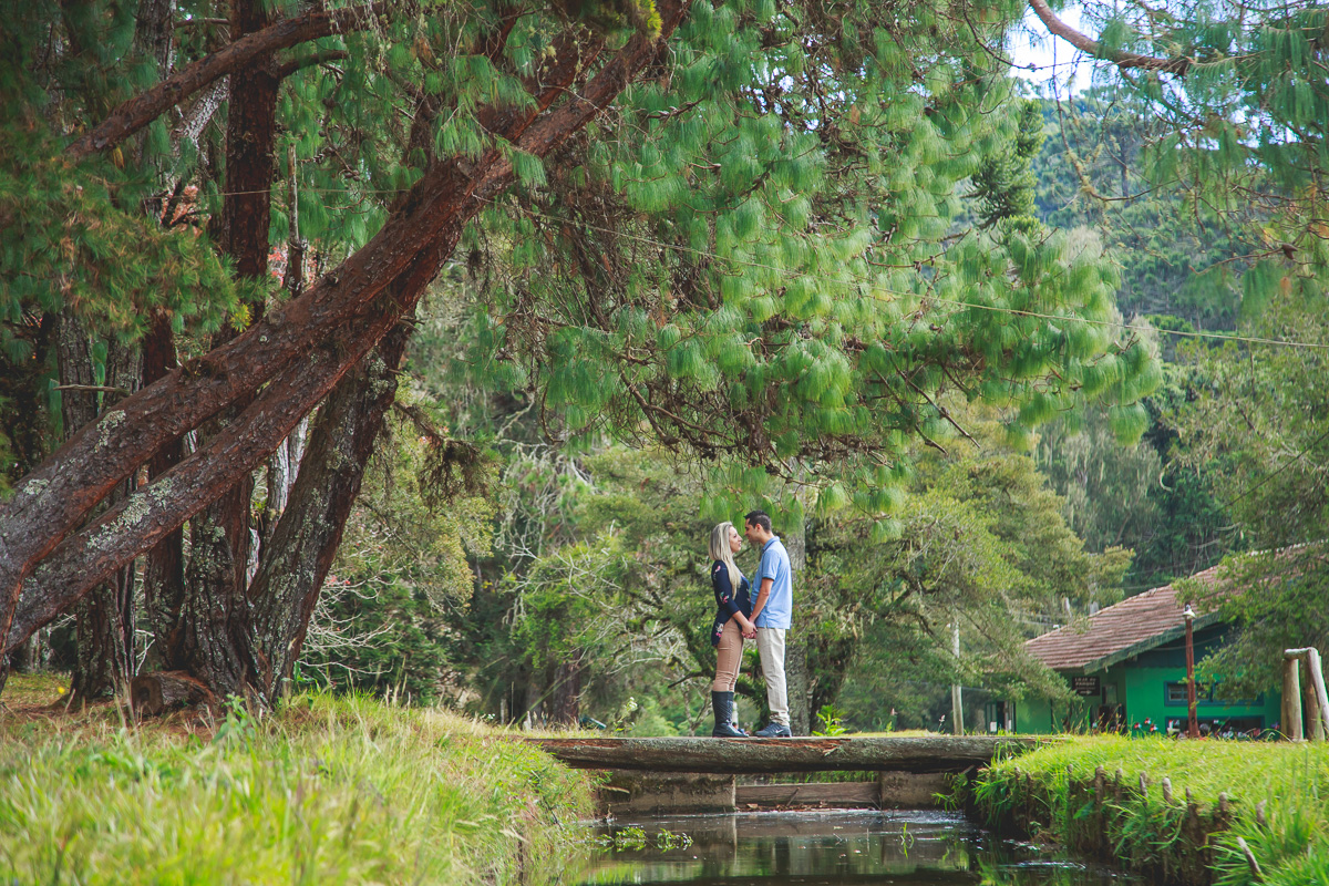 Patricia e Gilmar em seu ensaio de casamento na cidade de Campos do Jordão