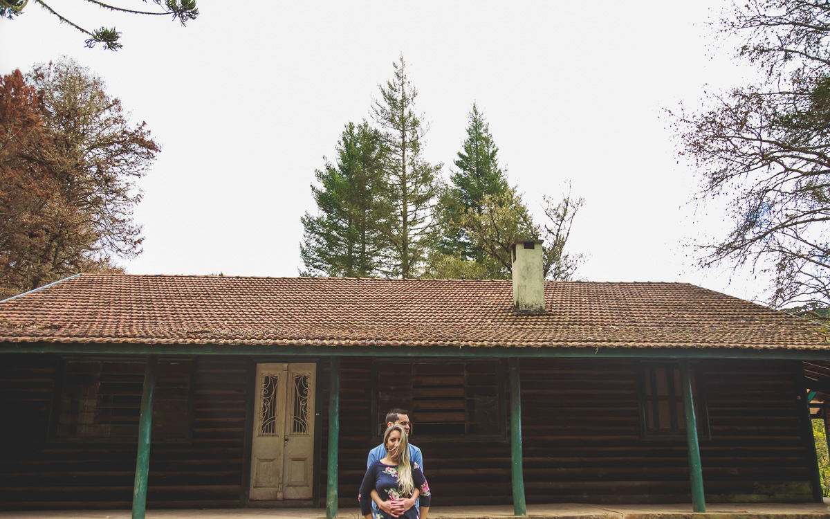 Patricia e Gilmar na cidade de Campos do Jordão realizado o ensaio de casais