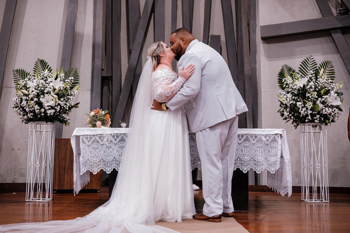 Casamento realizado na Igreja da Cruz Torta em Pinheiros e com Recepção no Espaço Armazem da Gabriela e do Murillo