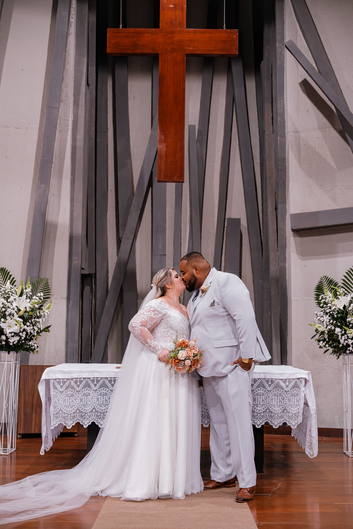 Casamento realizado na Igreja da Cruz Torta em Pinheiros e com Recepção no Espaço Armazem da Gabriela e do Murillo