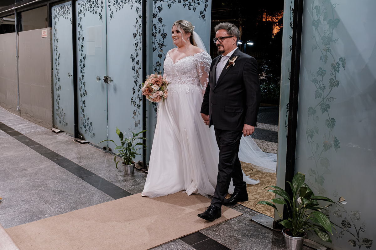 Casamento realizado na Igreja da Cruz Torta em Pinheiros e com Recepção no Espaço Armazem da Gabriela e do Murillo