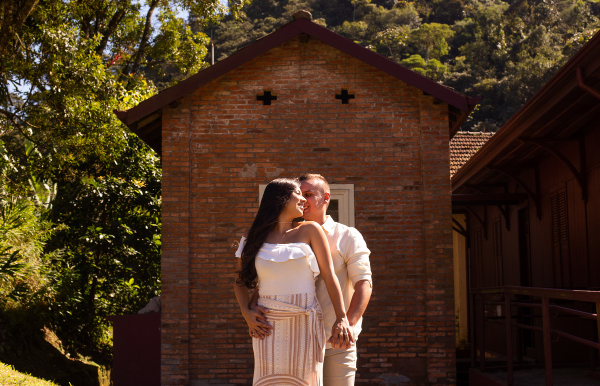 Ensaio Pre Wedding realizado em Paranapiacaba da Bia e do Lucas 