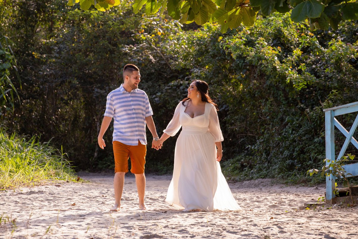 Ensaio Pre Wedding realizado na Barra do Sahy da Emilly e do Giovane