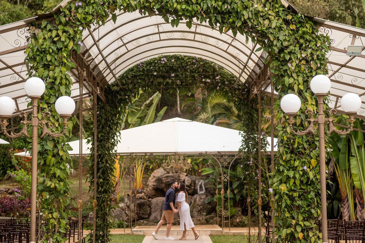 Ensaio Pre Wedding realidado no Buffet Ravena Garden da Julia e do Nicolas