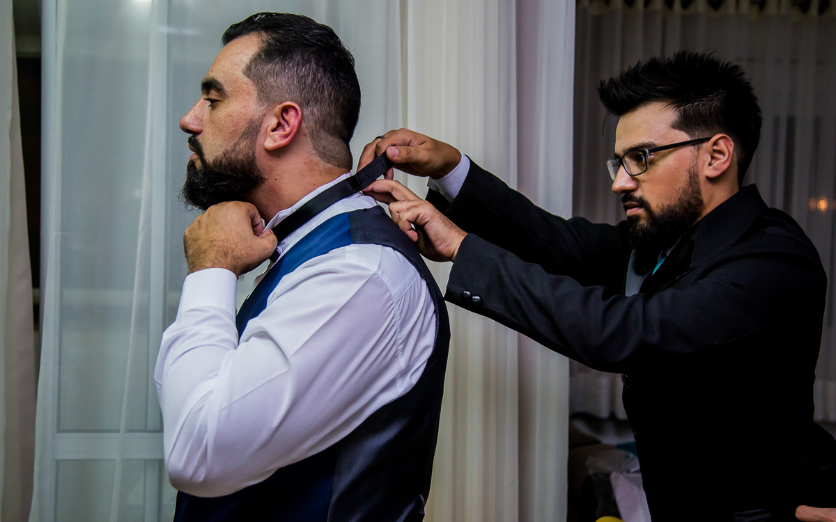 Noivo se preparando para seu casamento no Villa Borguese II