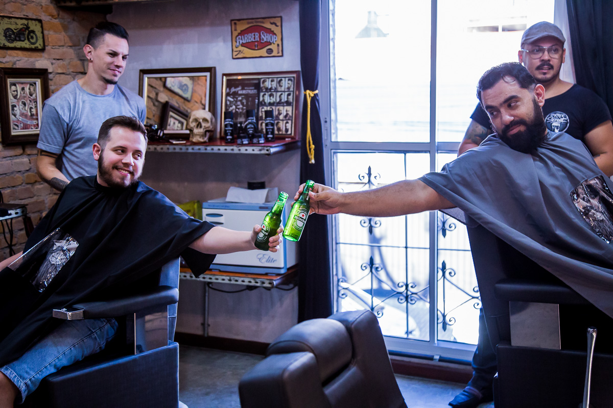 Noivo em seu making of na barbearia e depois casamento no Villa Borguese II