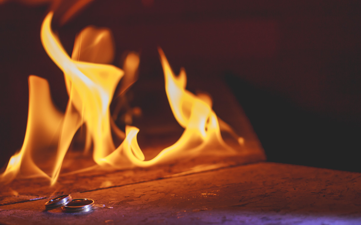 Alianças com fogo registrada pela Amazing Fotografia no Espaço Villa Valentim