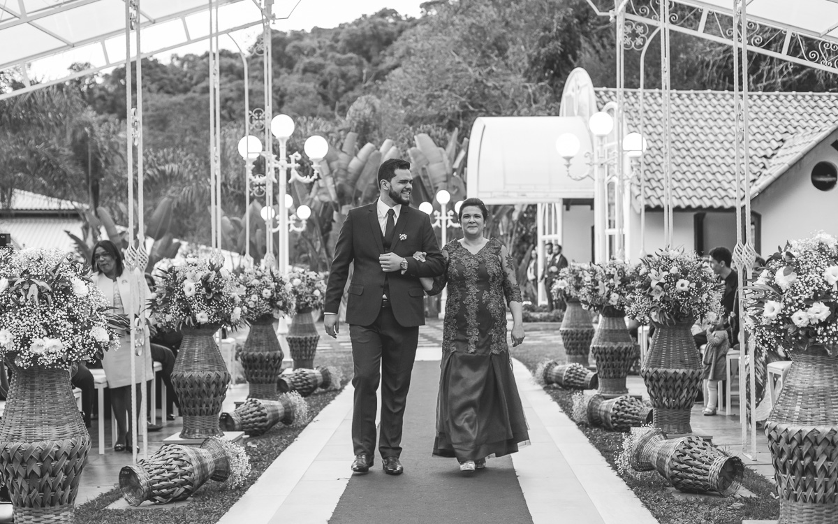 Entrada do Noivo Jonatas no Buffet Ravena Gardem