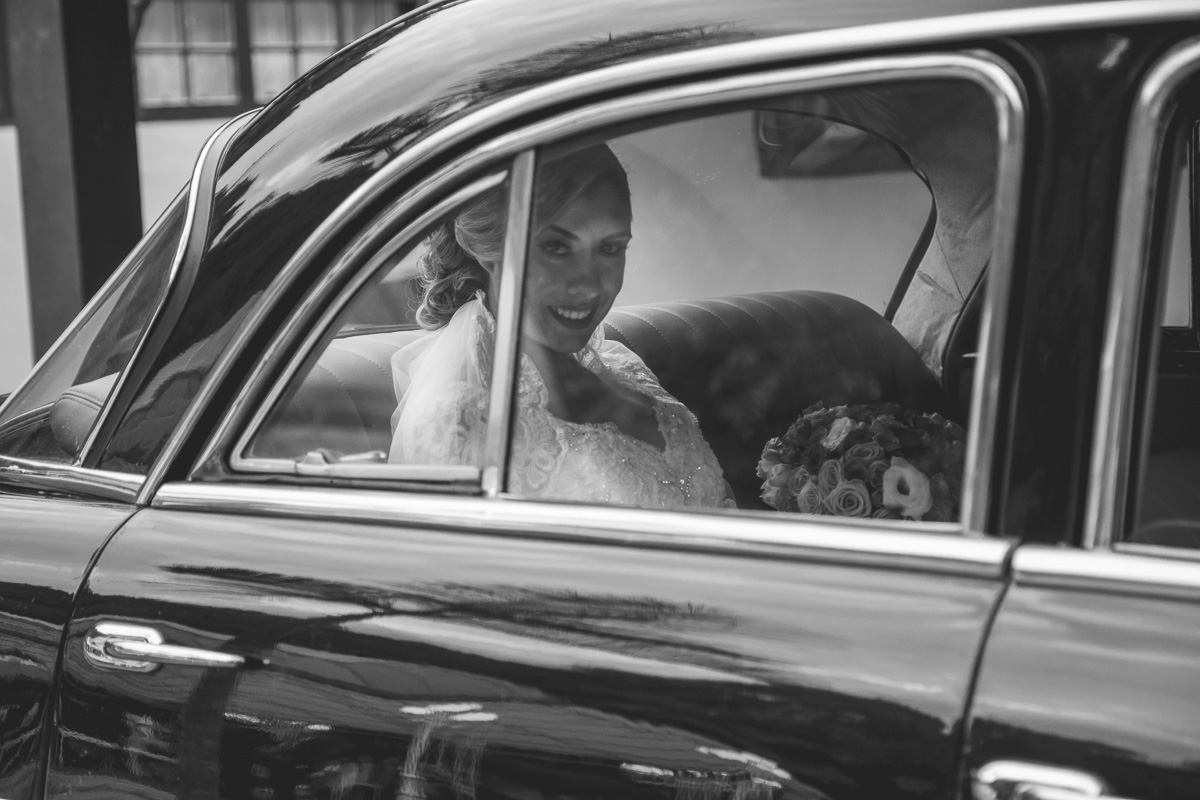 Entrada da Noiva Alessandra no Casamento no Buffet Ravena Gardem