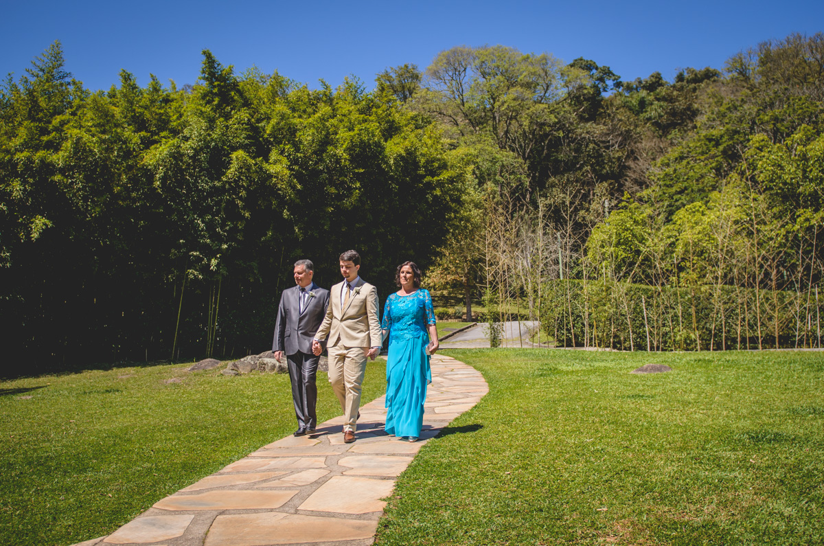 Entrada do noivo Felipe  no Espaço Natureza