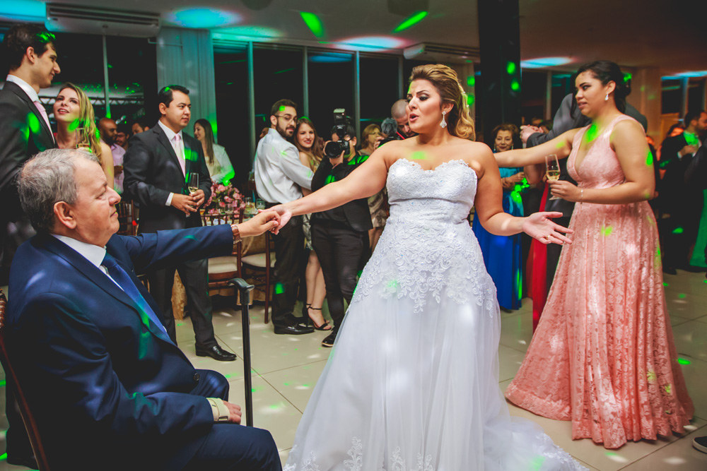 Valsa da noiva com o pai no no Villa Sansu