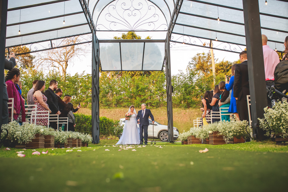 Entrada da Noiva Larissa no no Villa Sansu