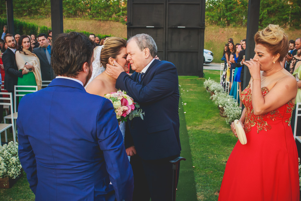 Beijo do Pai da noiva no no Villa Sansu