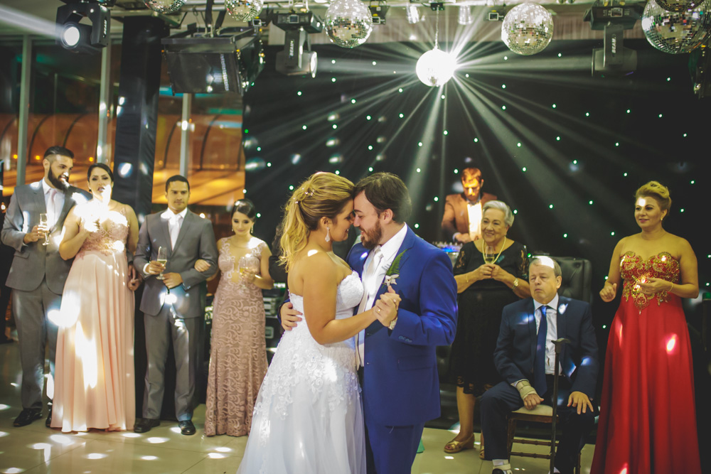 Valsa dos noivos Larissa e Augusto no Villa Sansu