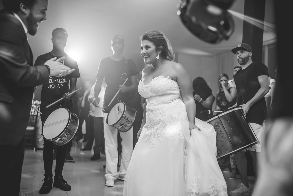 Noiva dançando no no Villa Sansu