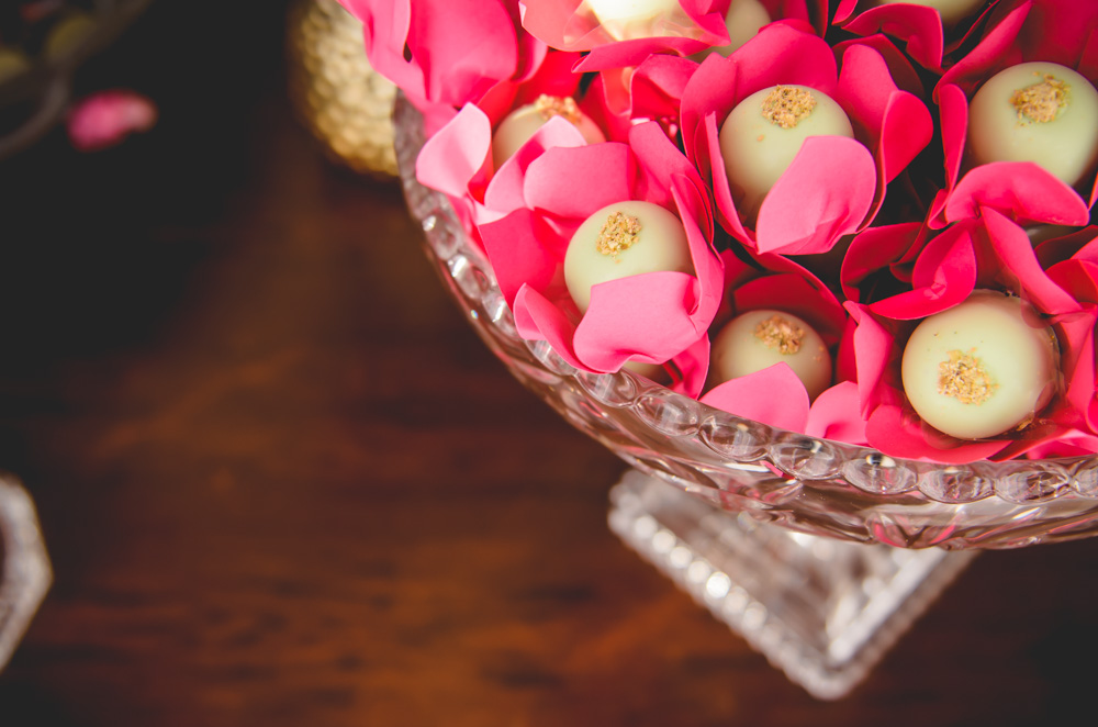 Mesa de doces no casamento da Larissa e do Augusto no Villa Sansu