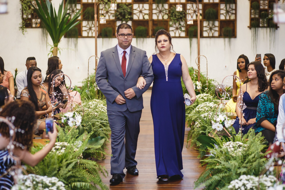 Entrada dos pais da Lisandra Amanda e do Henrique no Recanto dos Sonhos
