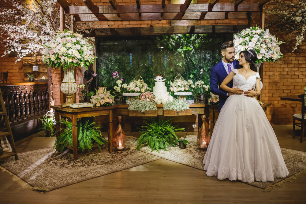 Lisandra e Henrique mesa do bolo Recanto dos Sonhos