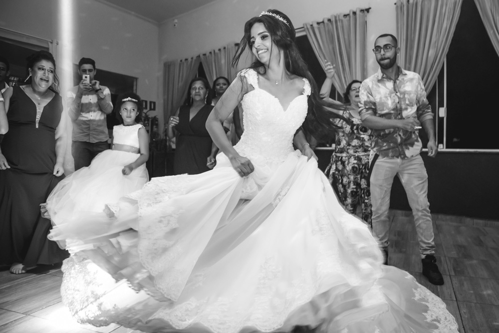 Noiva Lisandra se diverte no Bufete Recanto dos Sonhos