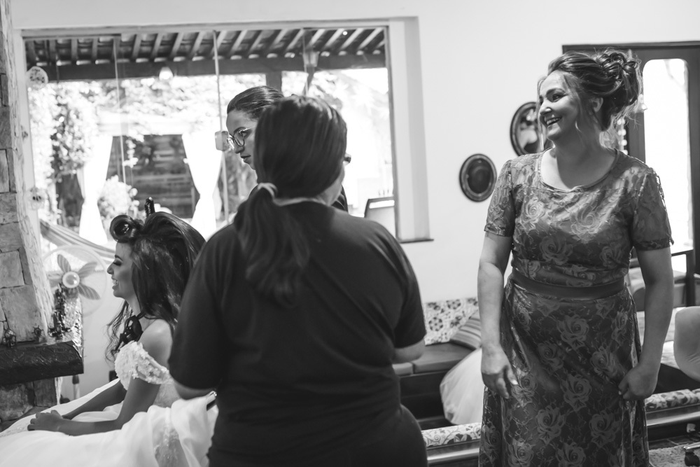 Mae da Noiva Lisandra Amanda emocionada no espaço Espaço Páteo Sarô