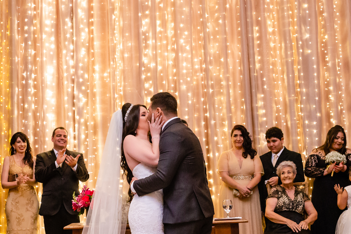 Beijo dos noivos brinca e brejo no Mansão tulipas 