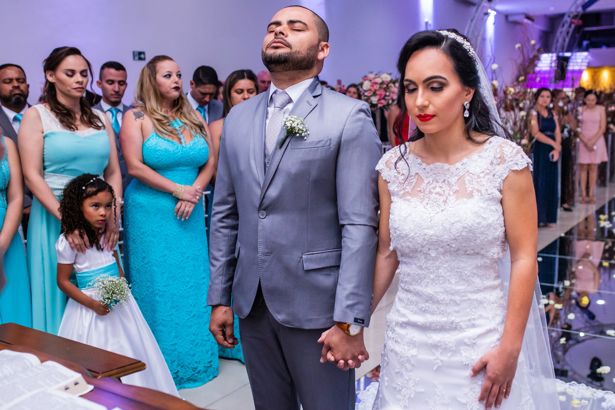 noivos orando  na Mansão Viermont 