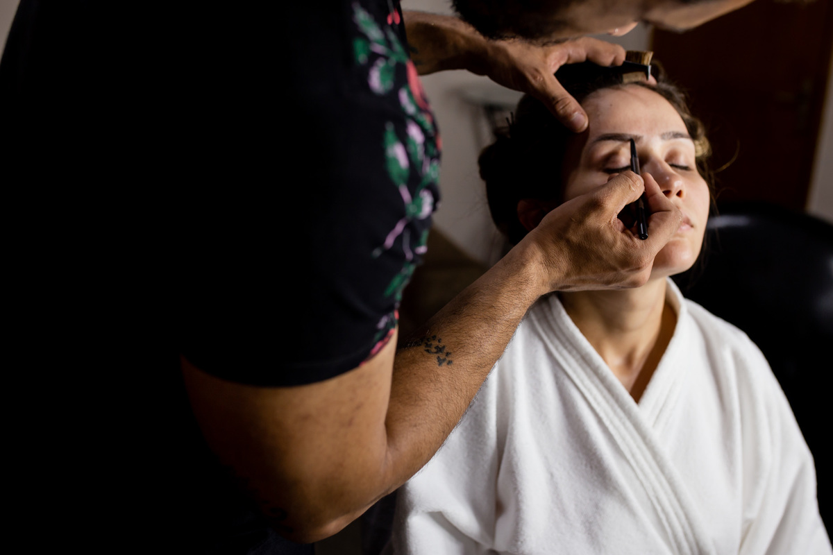 Fotografo de Casamento realizando o Making of do casal Angelica e Alisson no espaço Romance