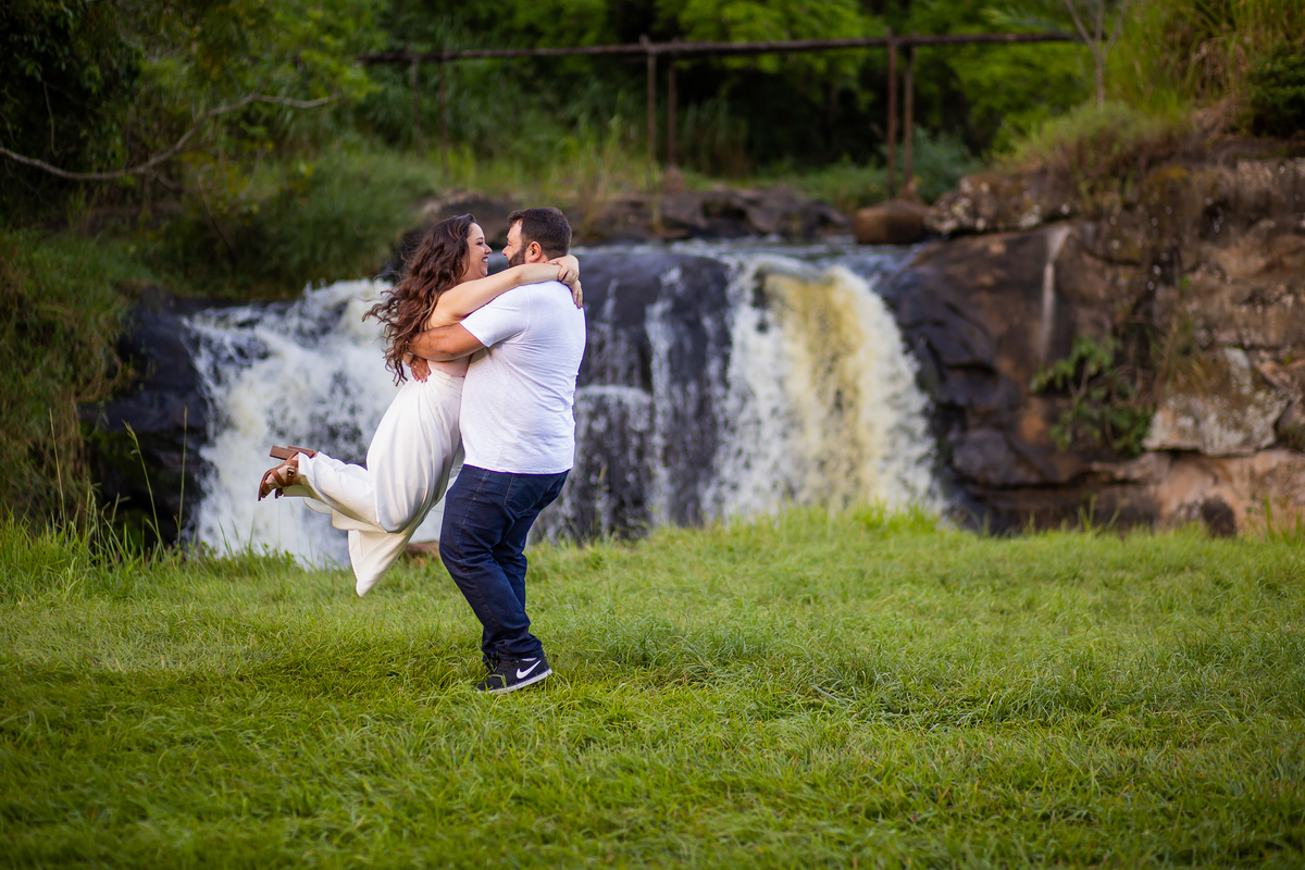 Fotografo de casamento em São Paulo realizando o Ensaio de Casal da Marcela e do Glaucio em Sorocaba