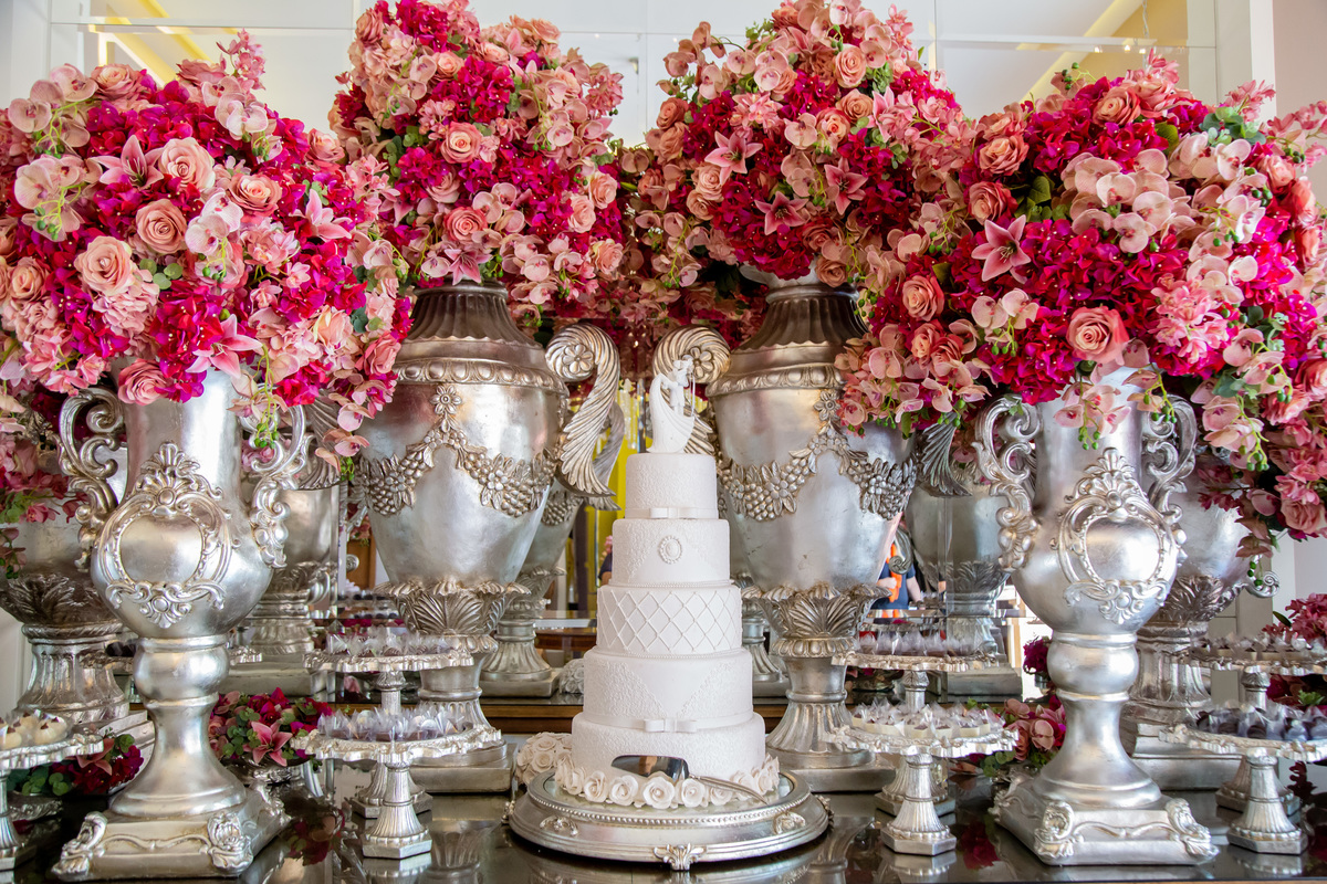 Mesa bolo Casamento Bianca e Rafael na mansão Adelia Prado
